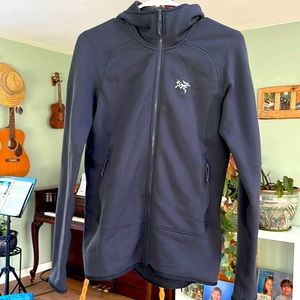 Arc’teryx zip up dark blue medium